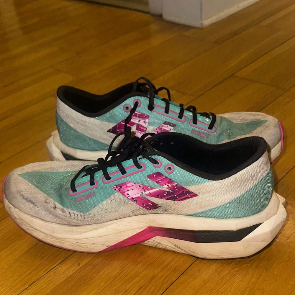 New Balance limited edition TCS NYC Marathon FuelCell SuperComp Elite v4 - Picture 4 of 10
